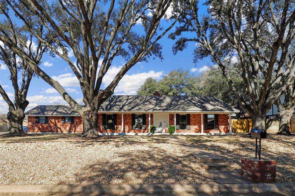 502 Drake Ln - Photo 1