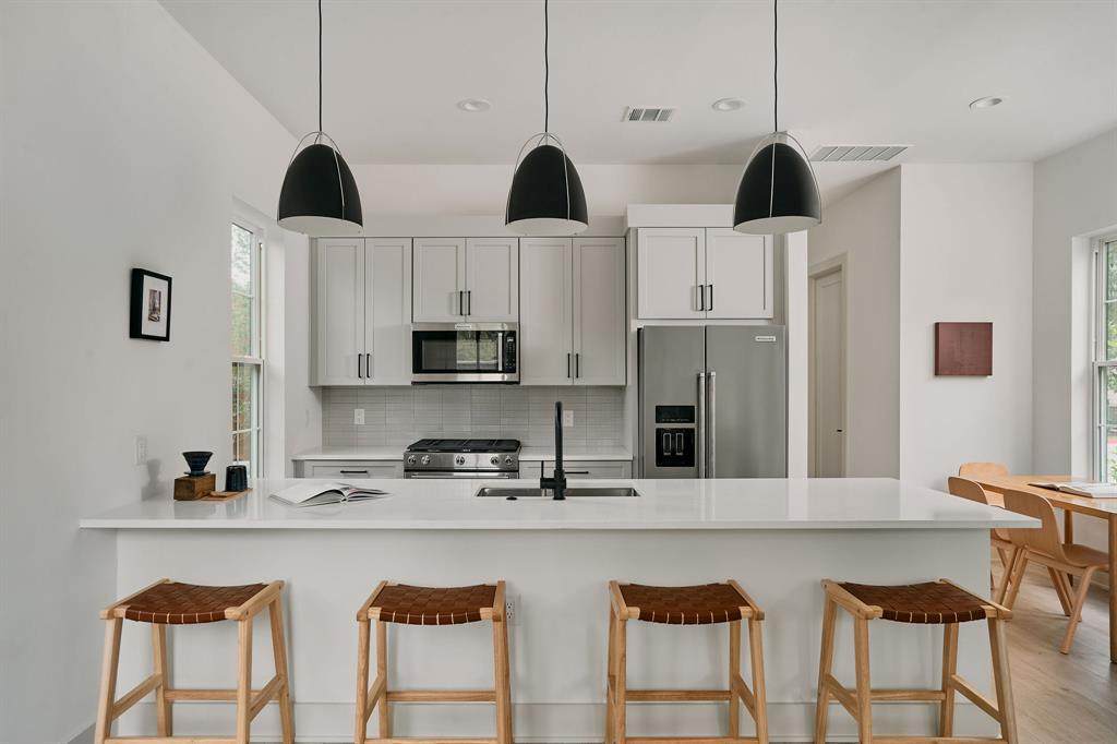 2209 Woodland Ave - Photo 1