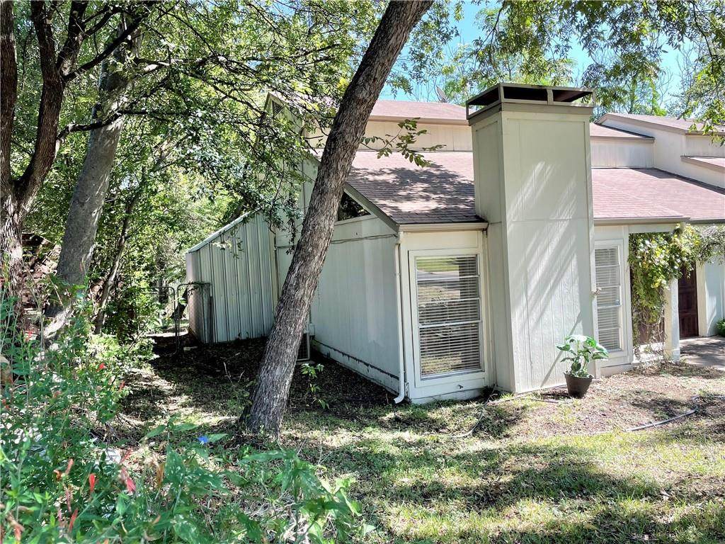 1602 Southgate Cir - Photo 1