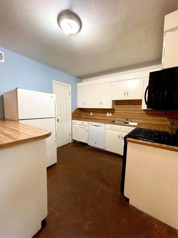 1108 22nd St - Photo 1