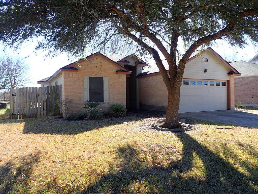 220 Sunshadow Dr - Photo 1