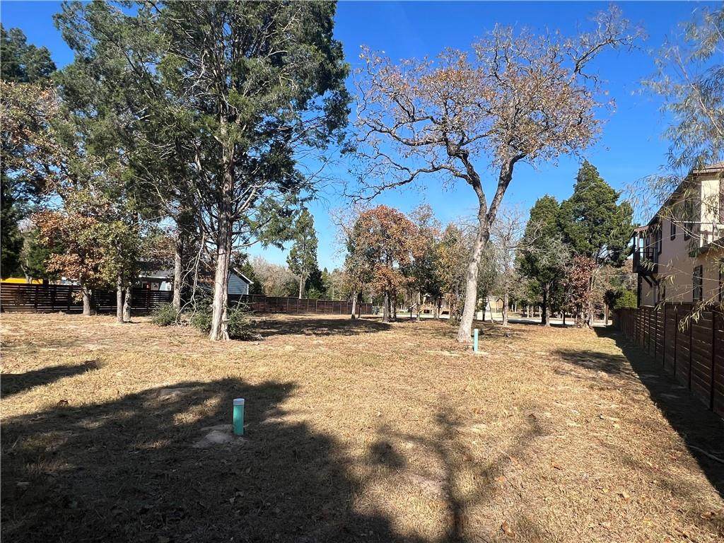 405 Las Lomas Dr - Photo 1
