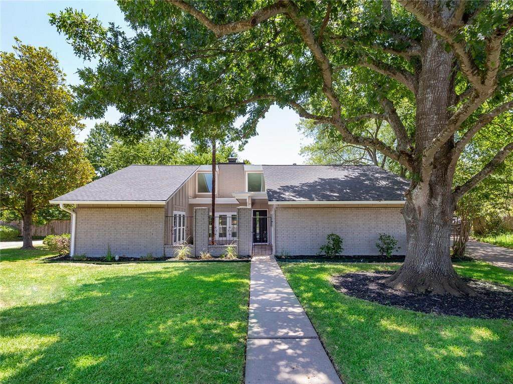 2403 Apple Valley Cir - Photo 1