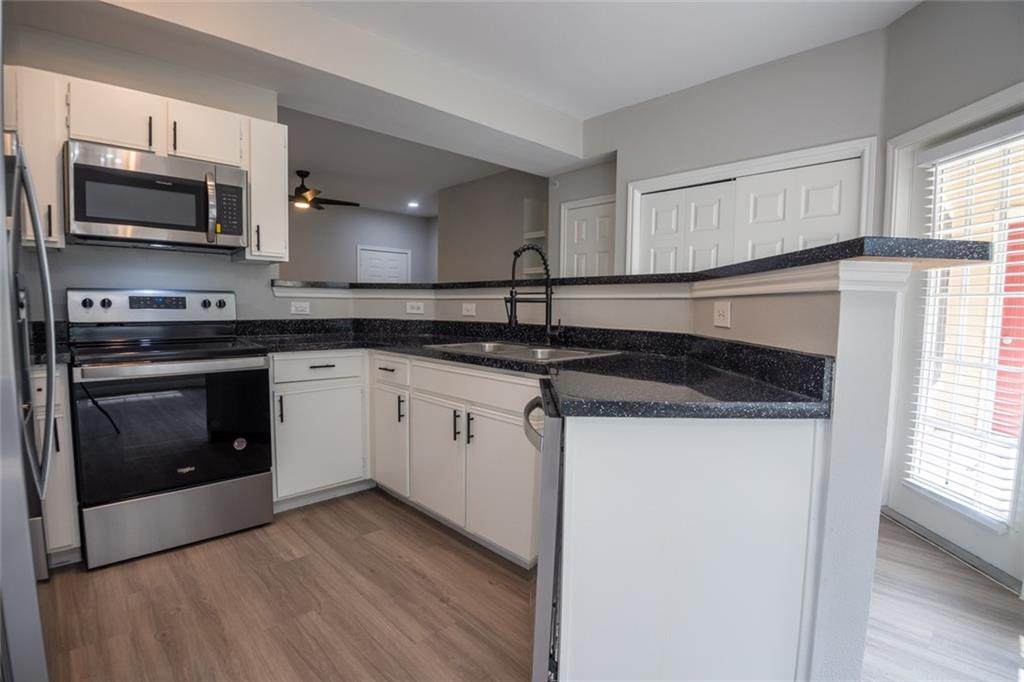 2320 Gracy Farms Ln - Photo 1