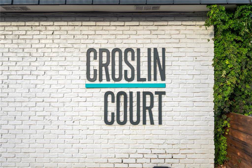 300 Croslin St - Photo 1
