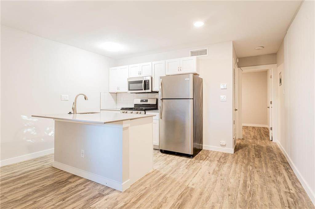 902 Romeria Dr - Photo 1