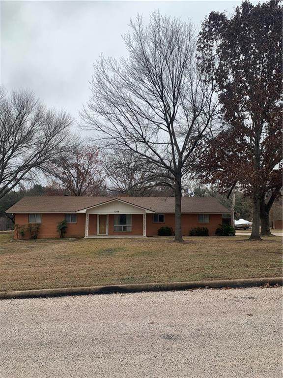 1309 Post Oak Cir - Photo 1