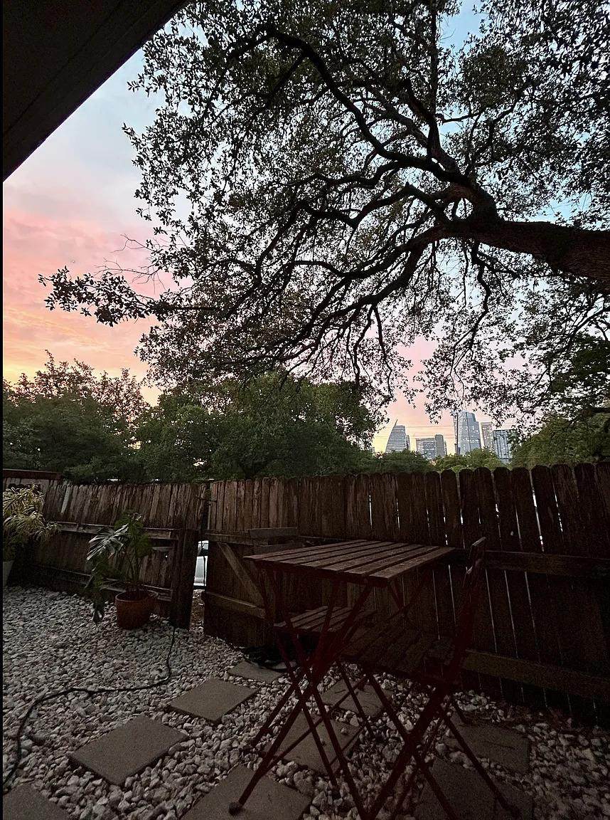 https://bt-photos.global.ssl.fastly.net/austin/orig_boomver_1_5234181-2.jpg