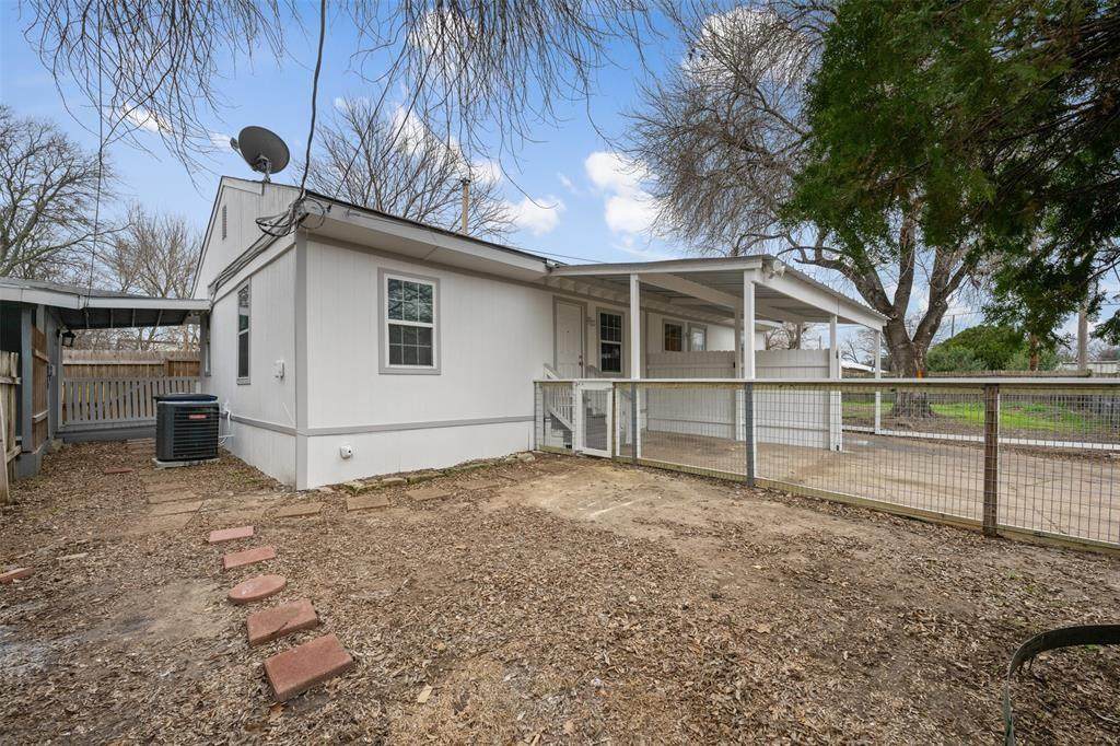 901 Valdez St - Photo 1