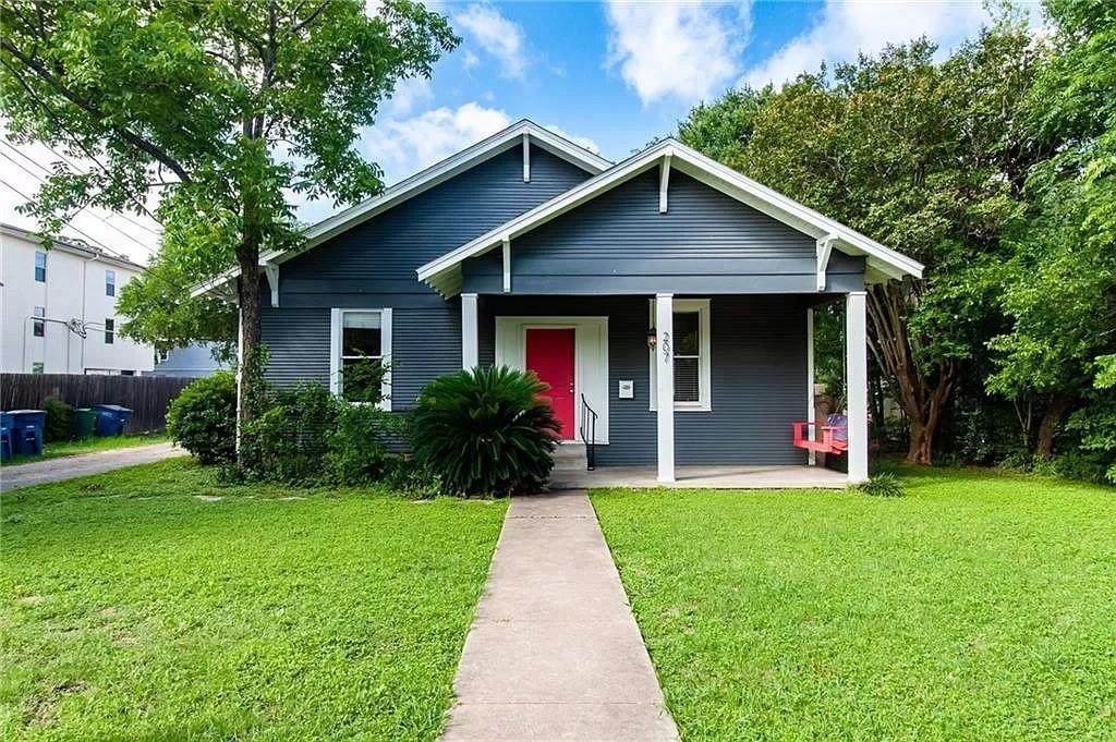 207 39th St - Photo 1