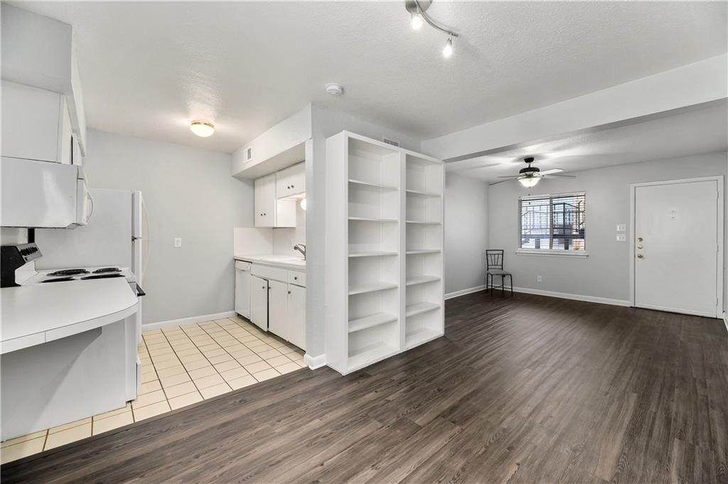 2408 Longview St - Photo 1