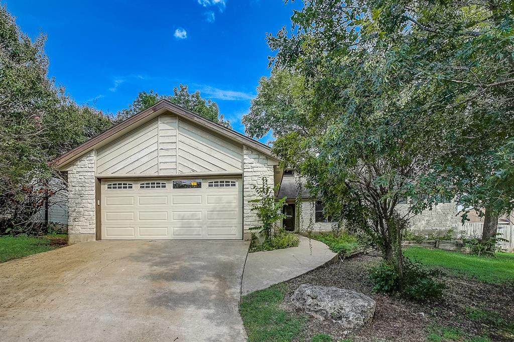 1703 Brokenshoe Dr - Photo 1