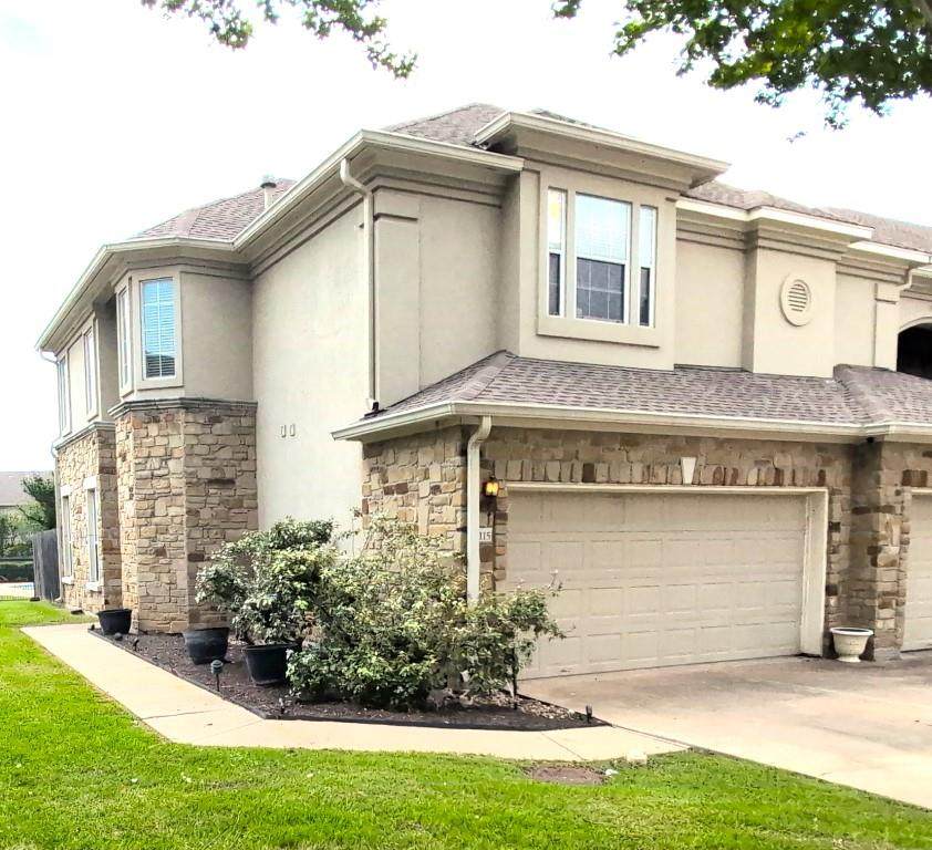 1101 Parmer Ln - Photo 1