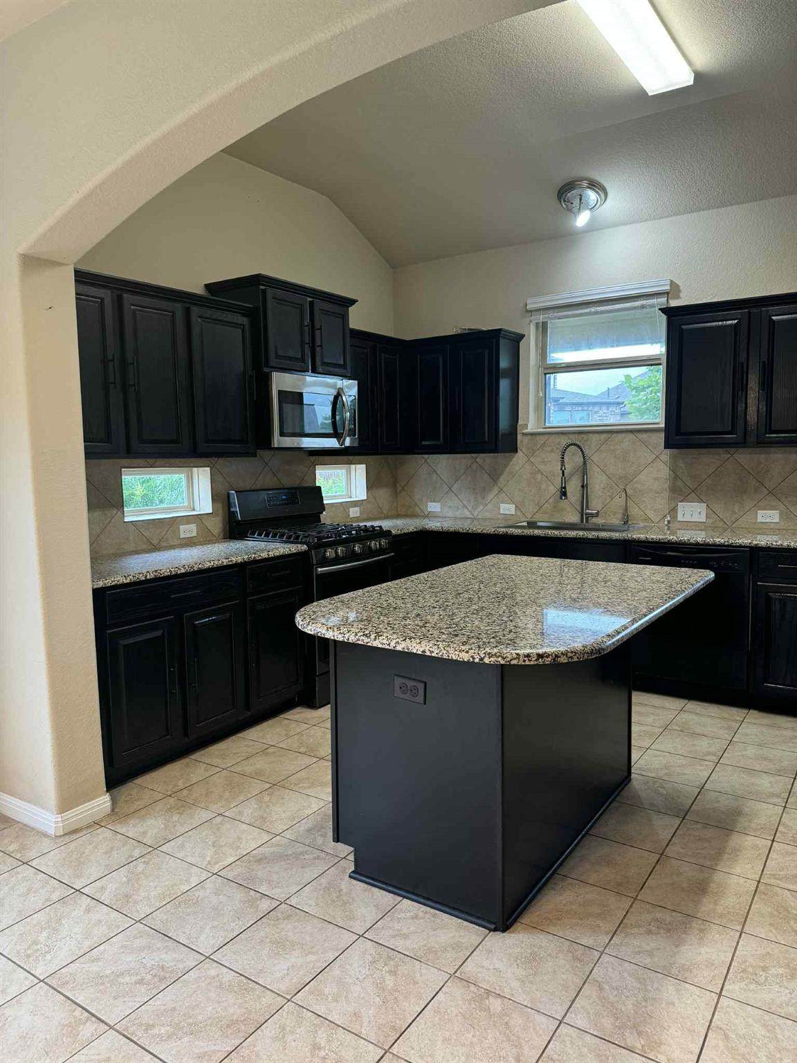 1137 Tailwater Cv - Photo 1