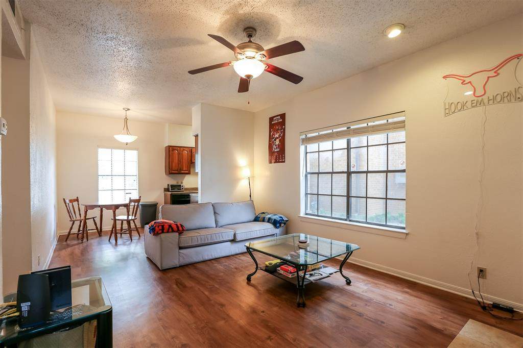 203 31st St - Photo 1