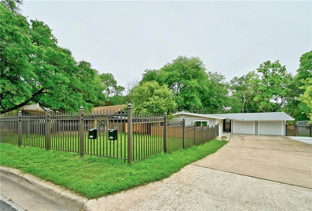 1502 Rockdale Cir - Photo 1