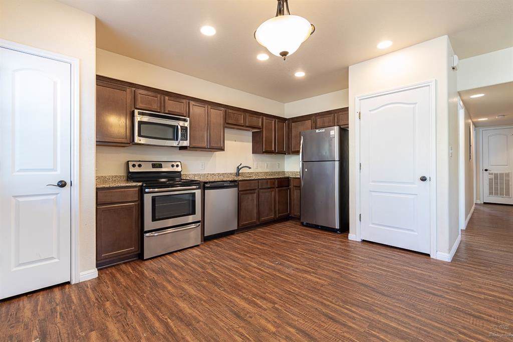 302 San Antonio St - Photo 1