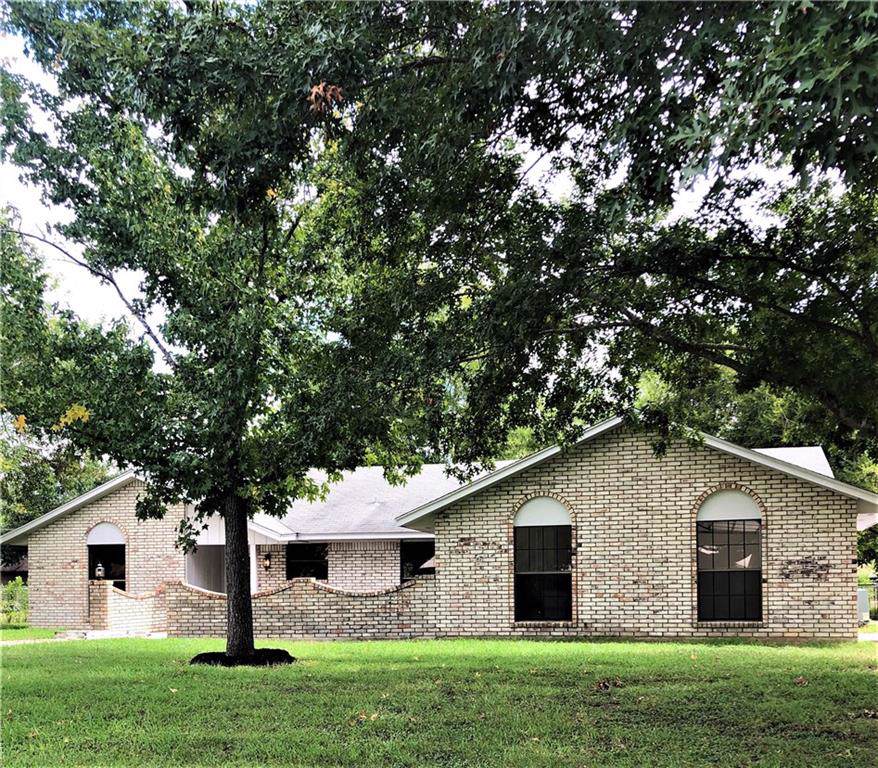 1524 Parkview Dr - Photo 1