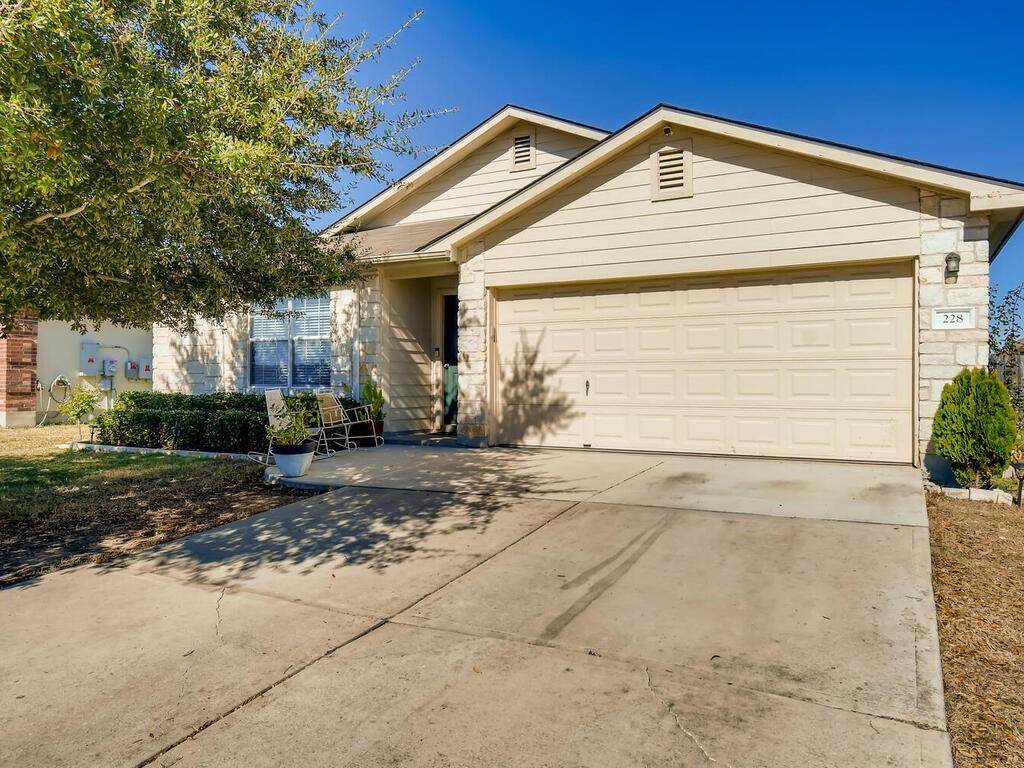 228 Almquist St - Photo 1