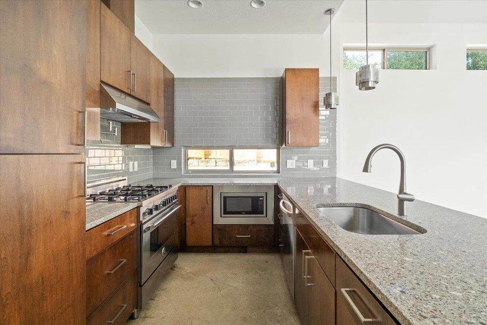 2501 9th St - Photo 1