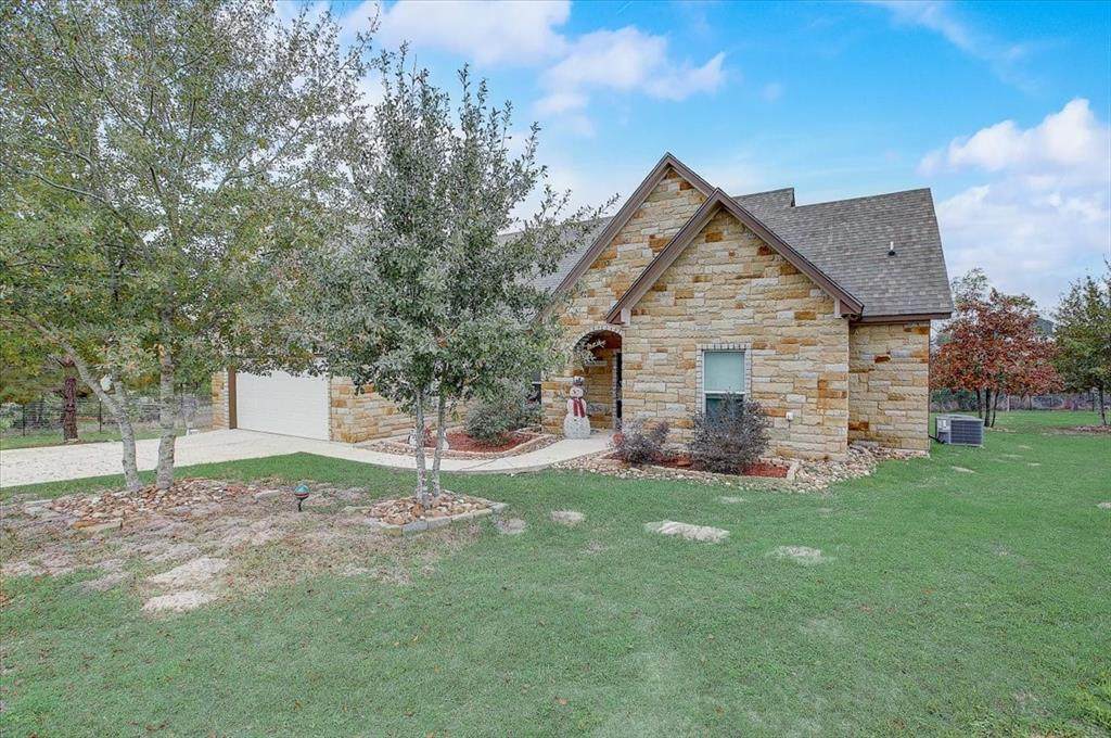 107 Comanche Dr - Photo 1