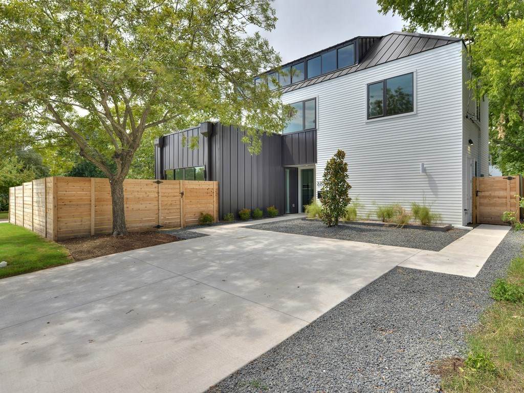 2200 20th St - Photo 1
