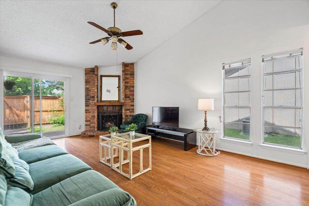 1617 Braker Ln - Photo 1