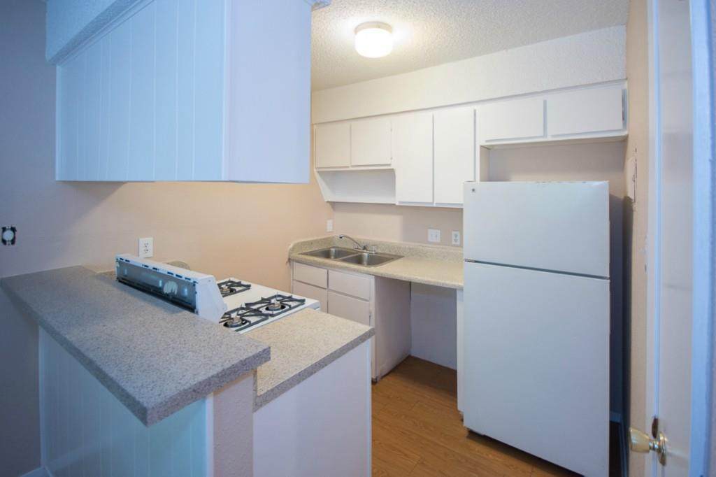 400 34th St - Photo 1