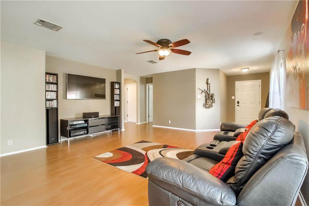 303 Fairfield Loop - Photo 1