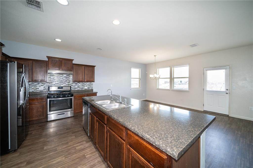 172 Twisted Oaks Ln - Photo 1