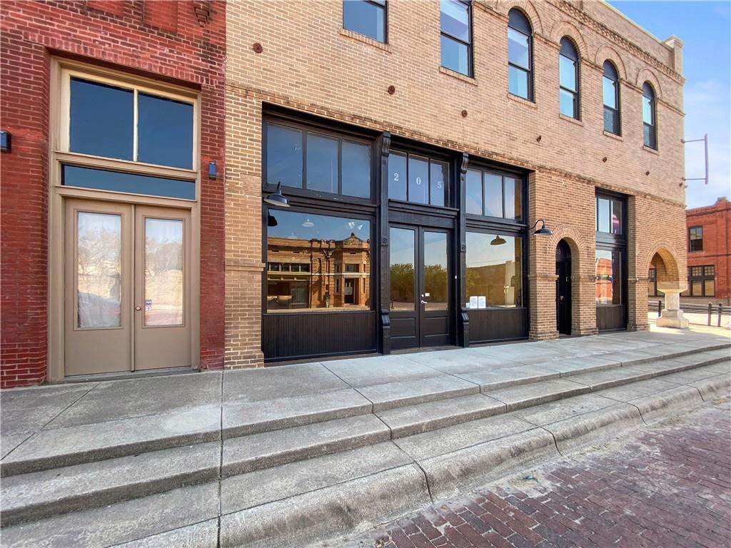 205 Clark St - Photo 1