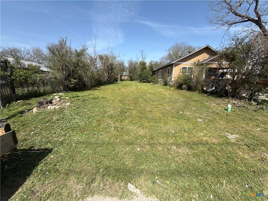 918 East Ave - Photo 1