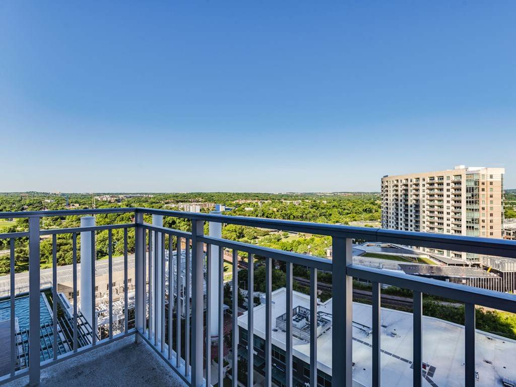 222 West Ave - Photo 1
