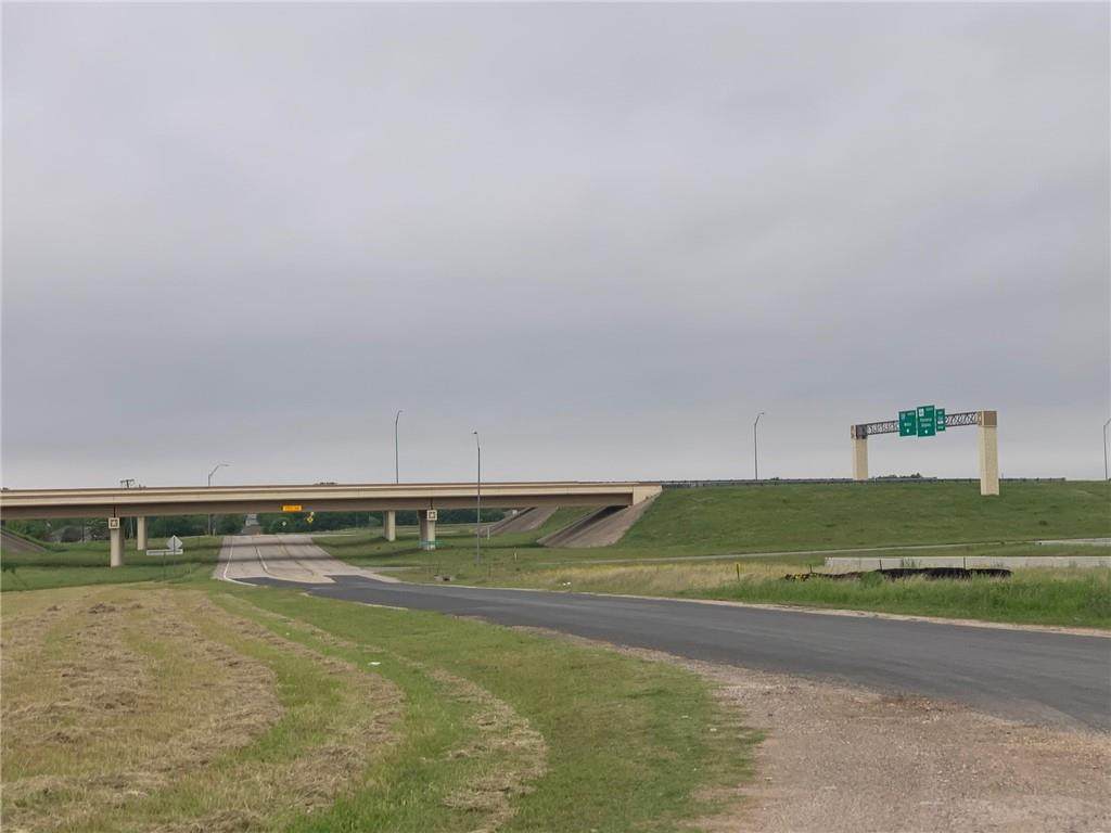1010 County Rd 152 - Photo 1