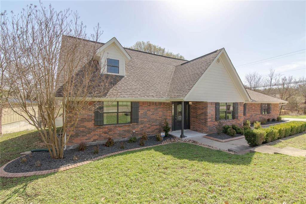 1104 Southridge Rd - Photo 1