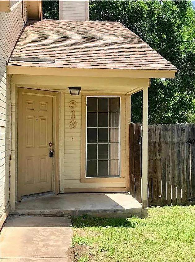 319 Greenlawn Blvd - Photo 1