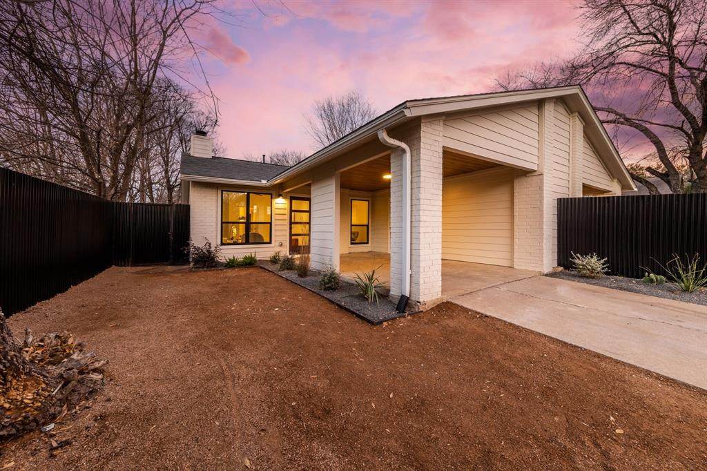 2220 Stassney Ln - Photo 1