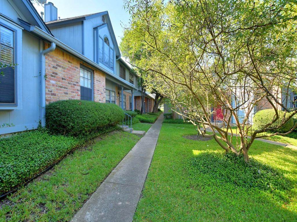 1411 Gracy Farms Ln - Photo 1