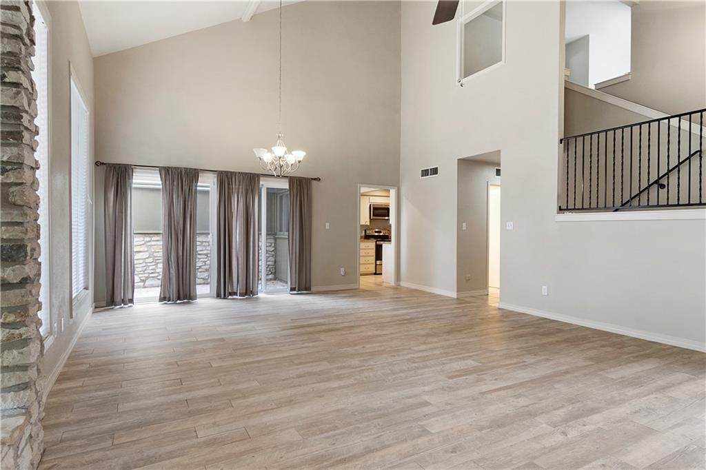 27 Stoney Creek Cv - Photo 1