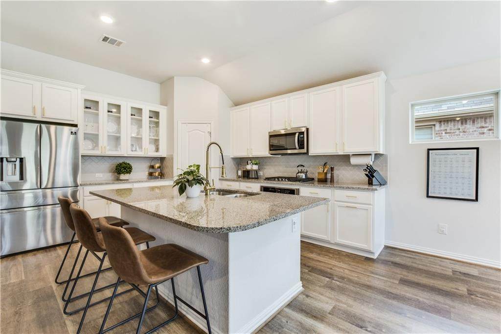 1080 Leadtree Loop - Photo 1
