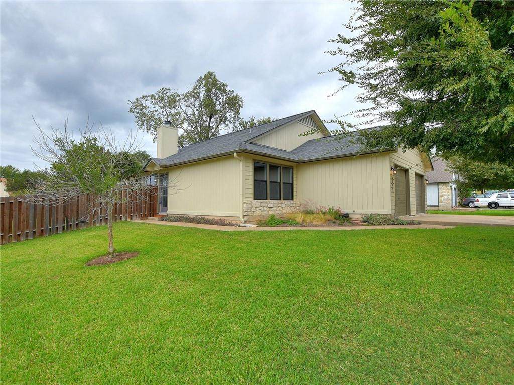423 Sailmaster St - Photo 1