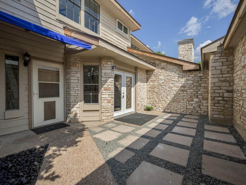 2201 Lakeway Blvd - Photo 1