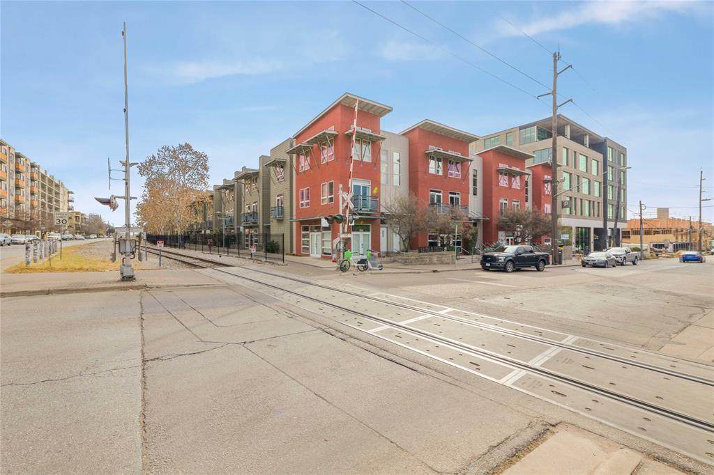 1601 5th St - Photo 1