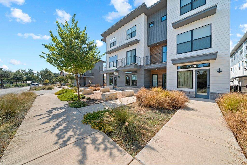 1208 Academy Ave - Photo 1