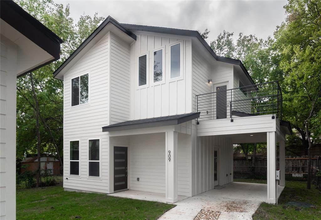 909 Capitol Cor - Photo 1