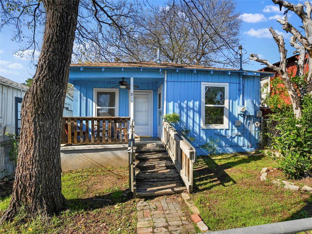 810 Lincoln St - Photo 1