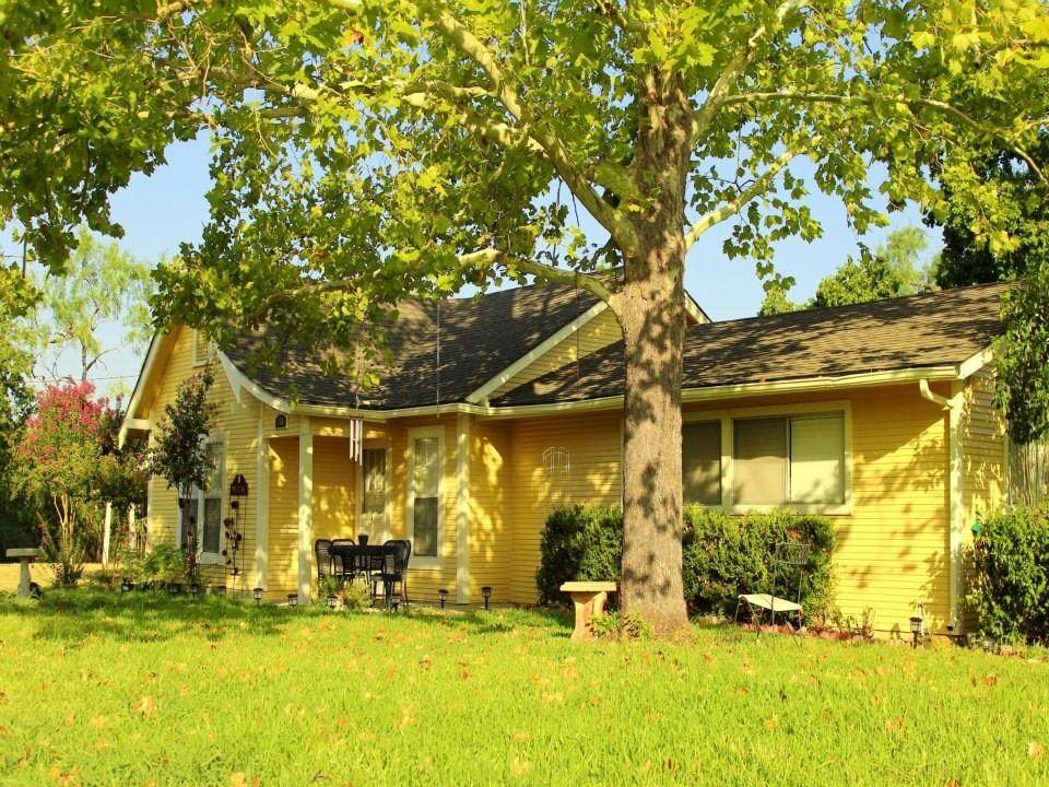 116 Lentz St - Photo 1
