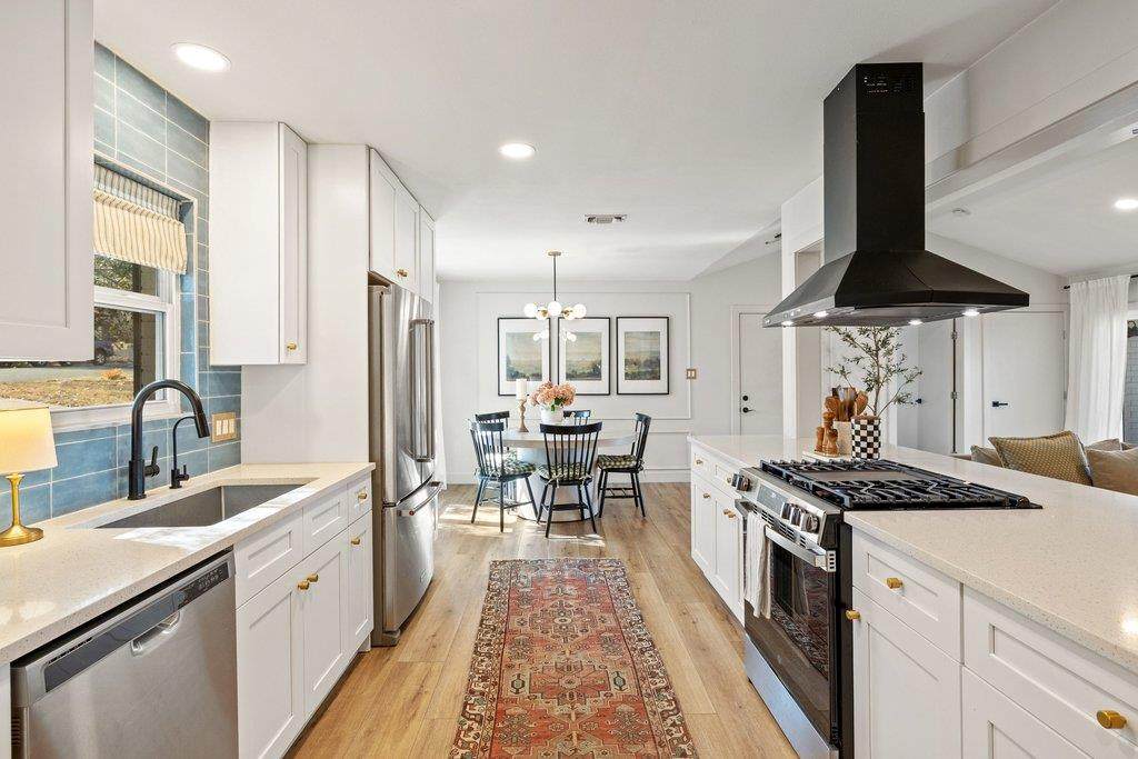 11912 Oakbrook Dr - Photo 1