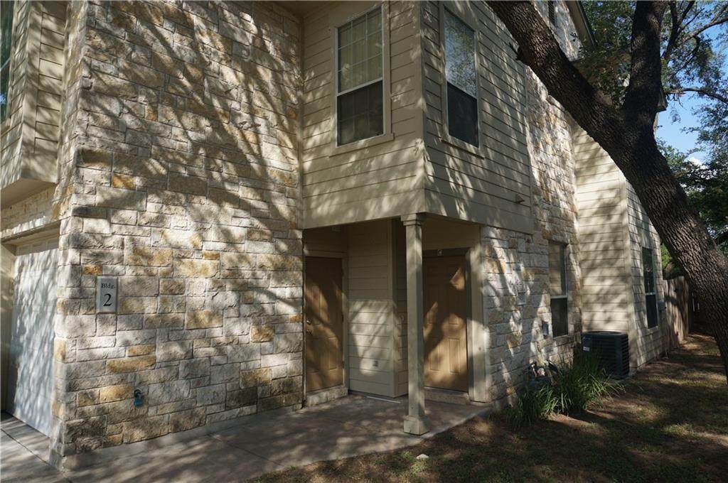 2903 Whisper Oaks Ln - Photo 1