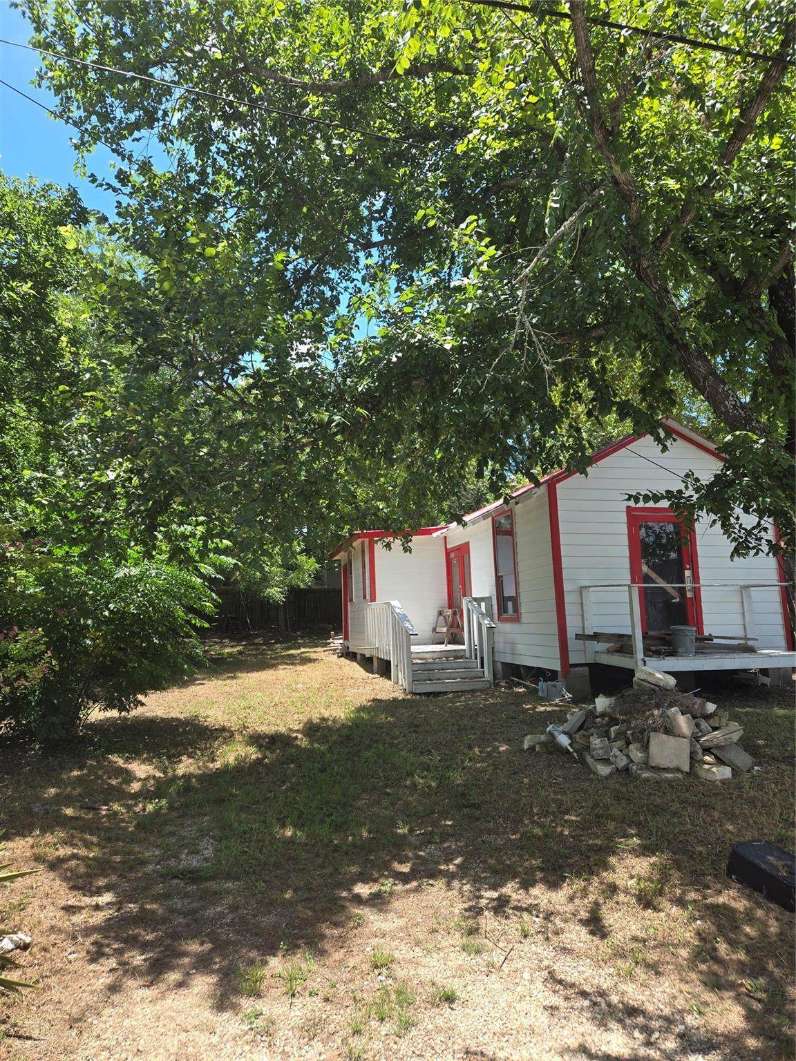 729 Chihuahua St - Photo 1